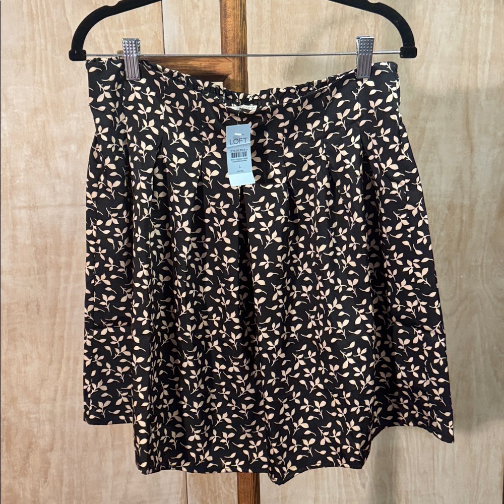 LOFT Unlined Lightweight Flowy Pleated Skirt Elastic Back Navy & Cream